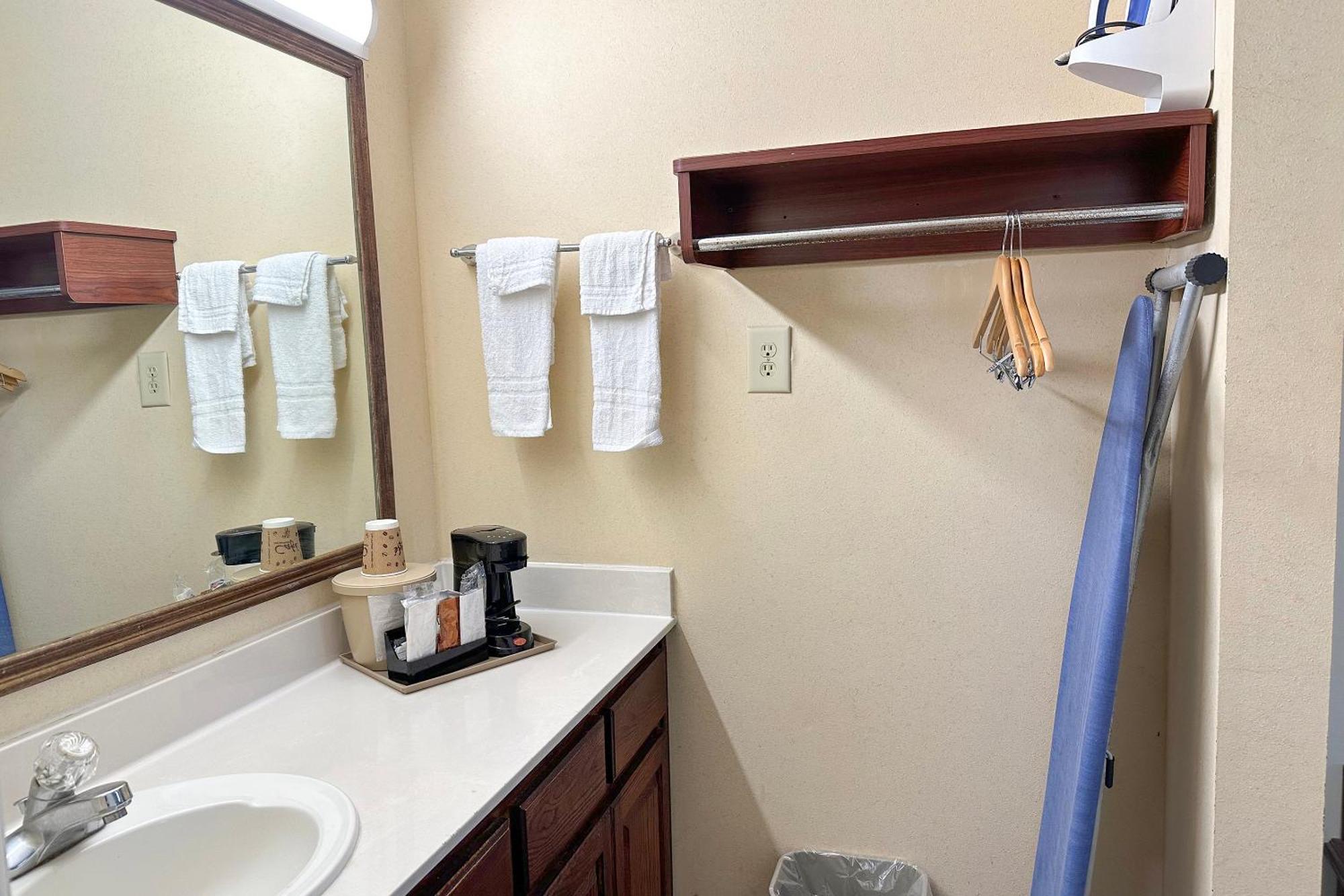 Bonita Lakes By Oyo Motel Meridian